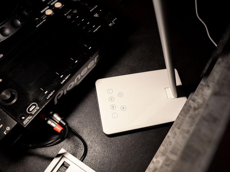 TecLines DL002W LED Tischlampe dimmbar, weiß Anwendung Disco