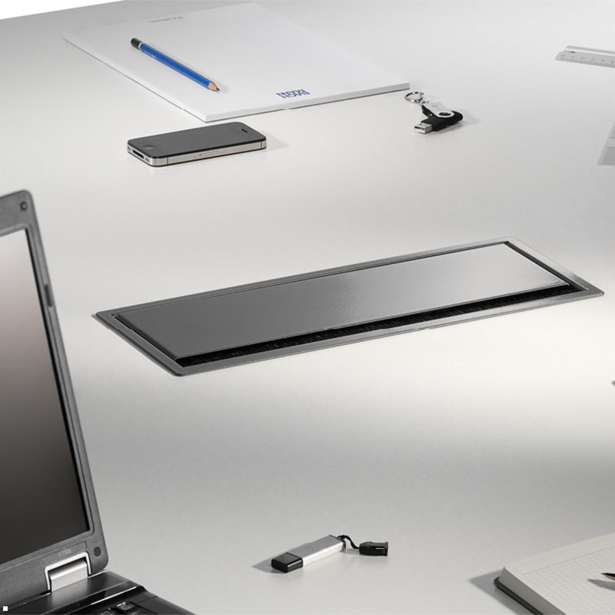 Bachmann CONI Modulträger 3-fach 2x Steckdose 1x USB-Charger A/C (912.233), Einbaurahmen (nicht enthalten)