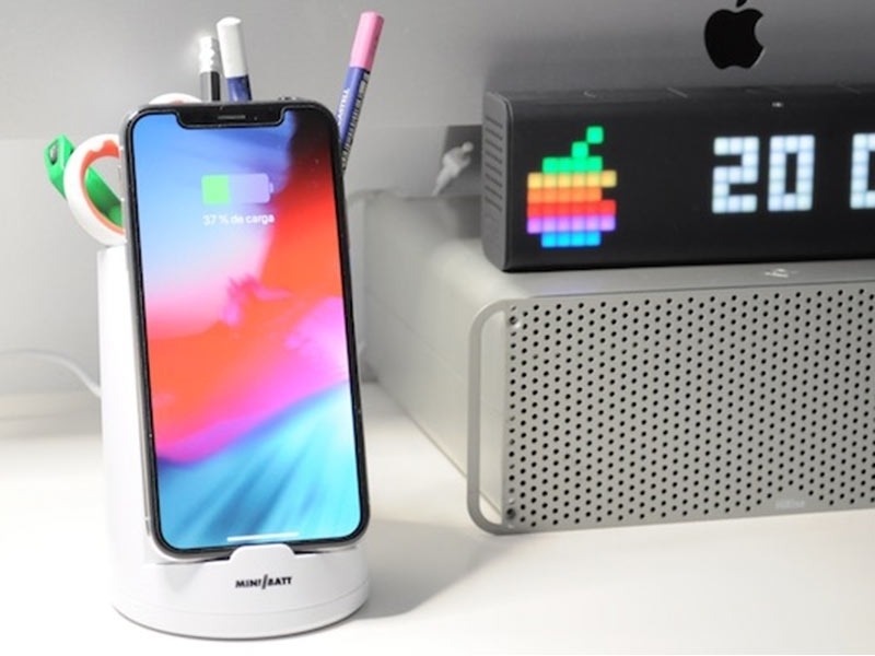 miniBatt MB-PWCUP Stifthalter mit kabellosem Qi-Ladegerät FAST CHARGE Anwendungsbeispiel